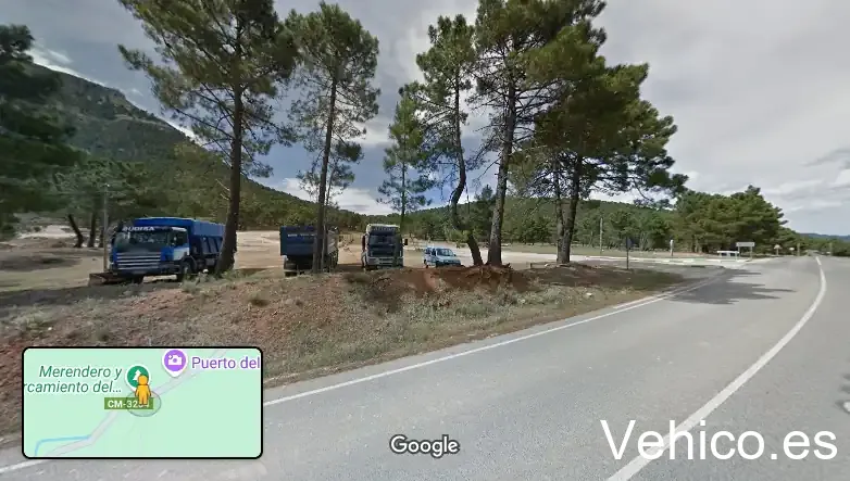 Picnic area and parking of Puerto del Arenal