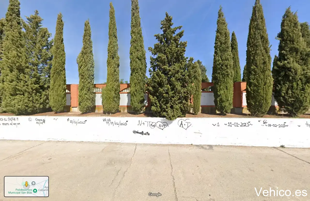Aparcamiento del Cementerio Municipal de Cabanillas del Campo.