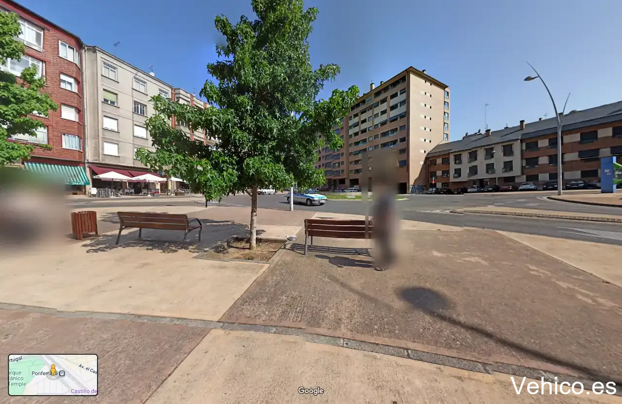 Av. el Ferrocarril, 18 Parking