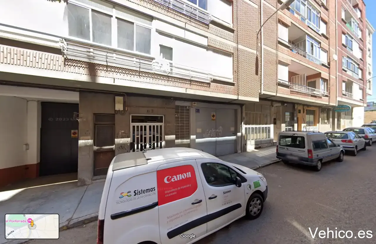 Av. Astorga, 2 Garage