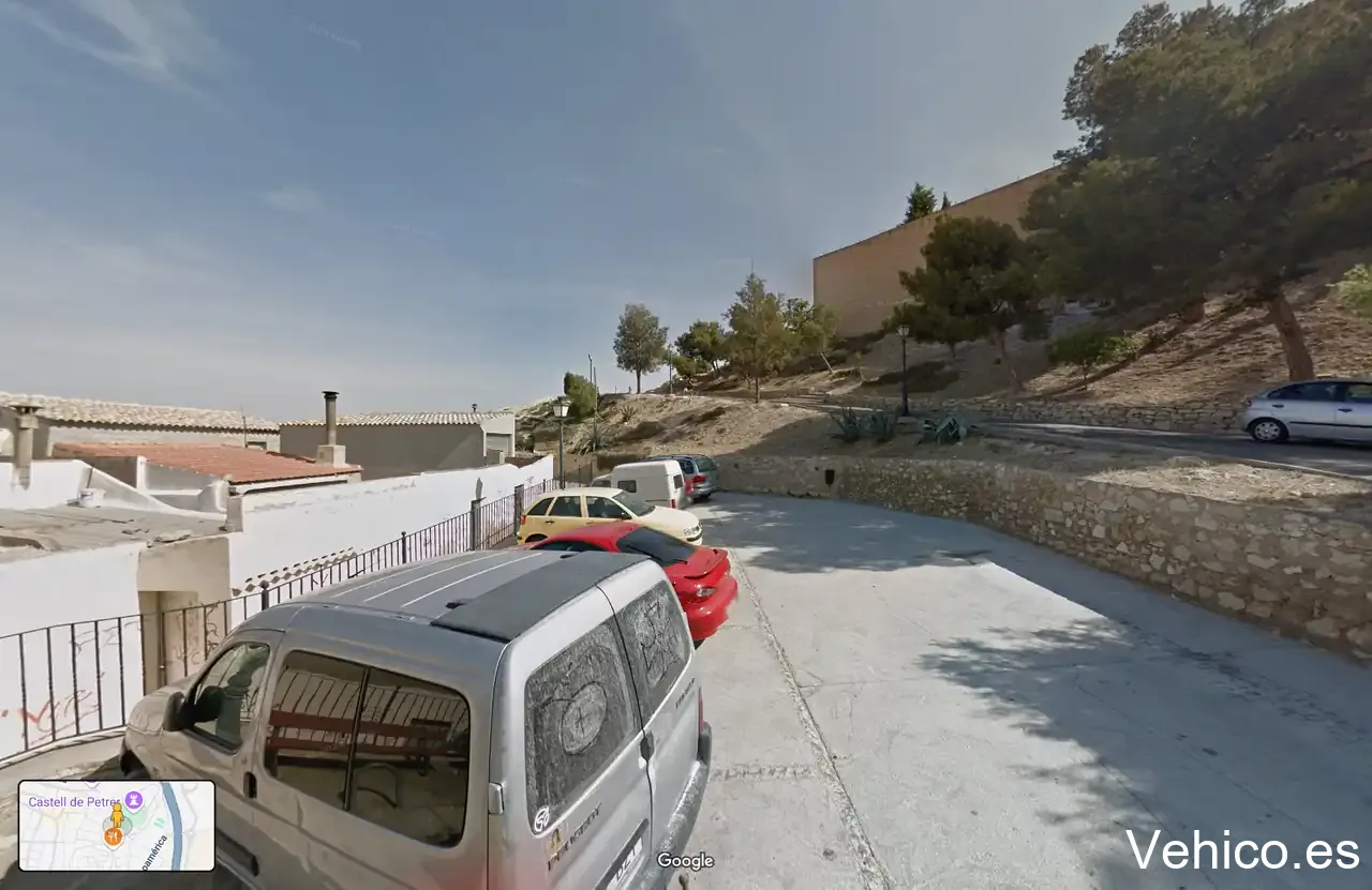 Aparcamiento Público del Castillo de Petrer.