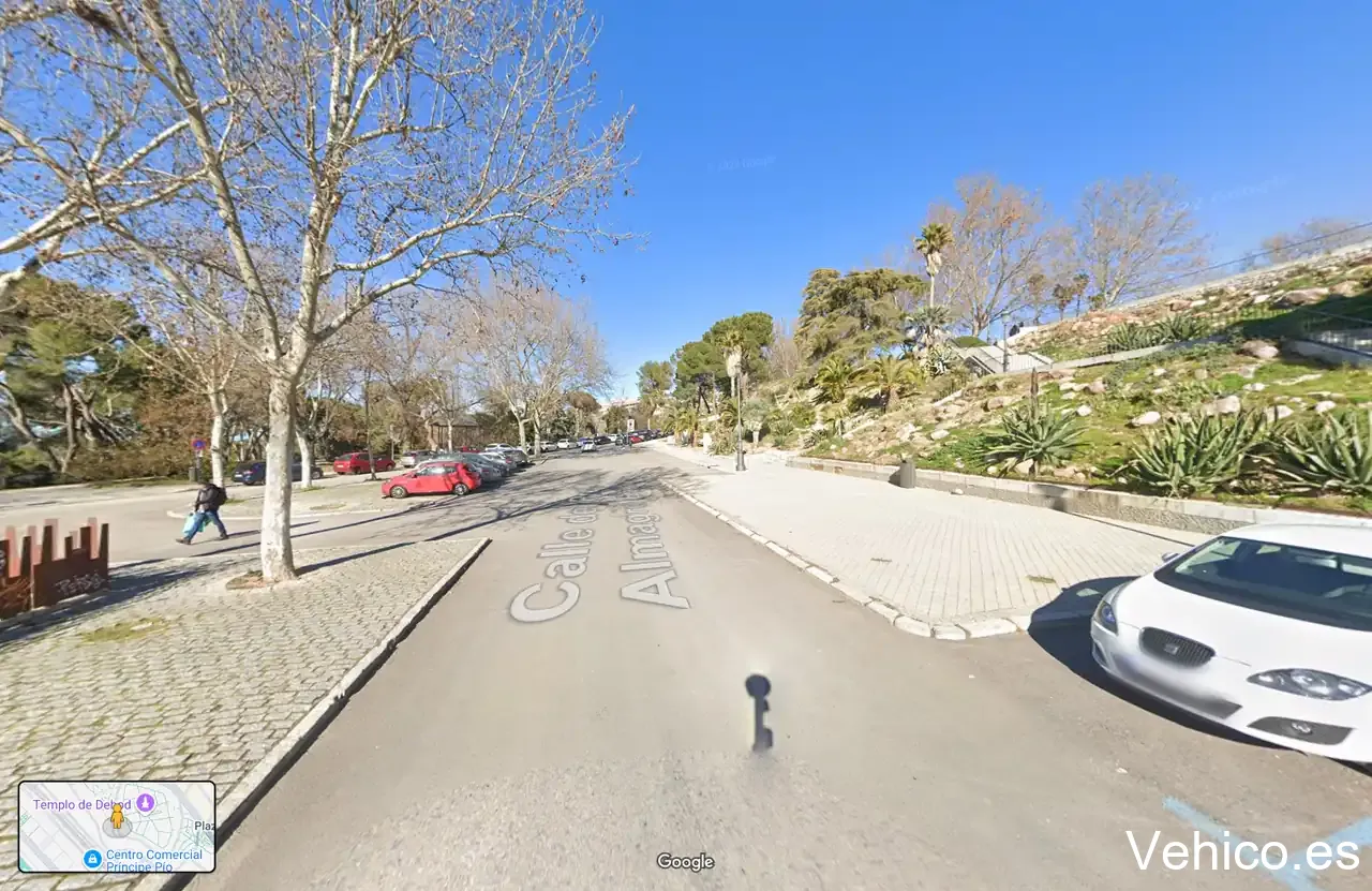 Calle de Ferraz, 1 Parking