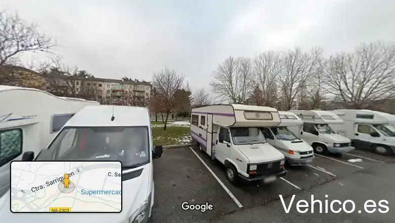 Aparcamiento coches y autocaravanas.