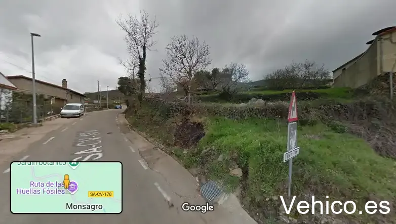 Ruta de las Huellas Fósiles Monsagro pueblo.