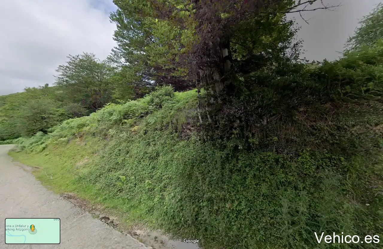 Pista a Urdalur y parking Aitzgorri