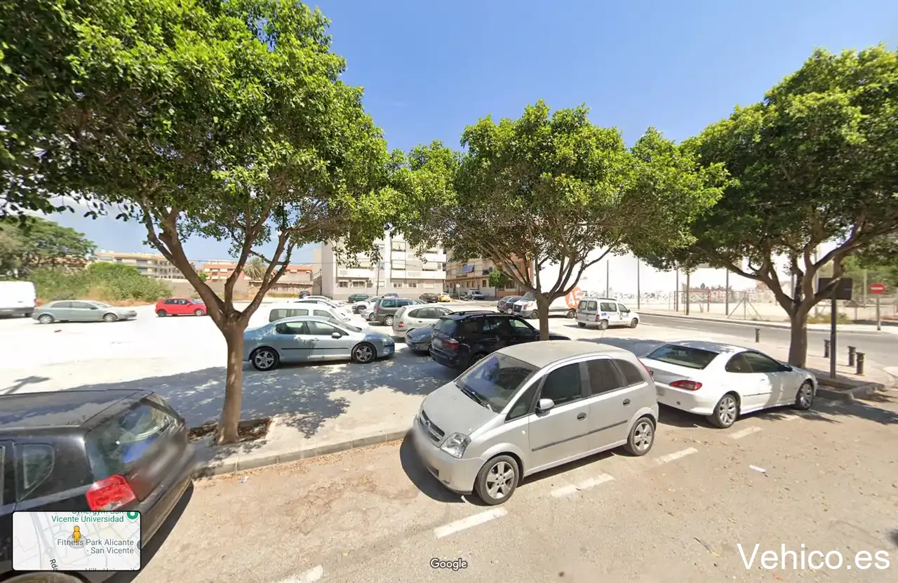 Aparcamiento Público Sat Nam Descampado
