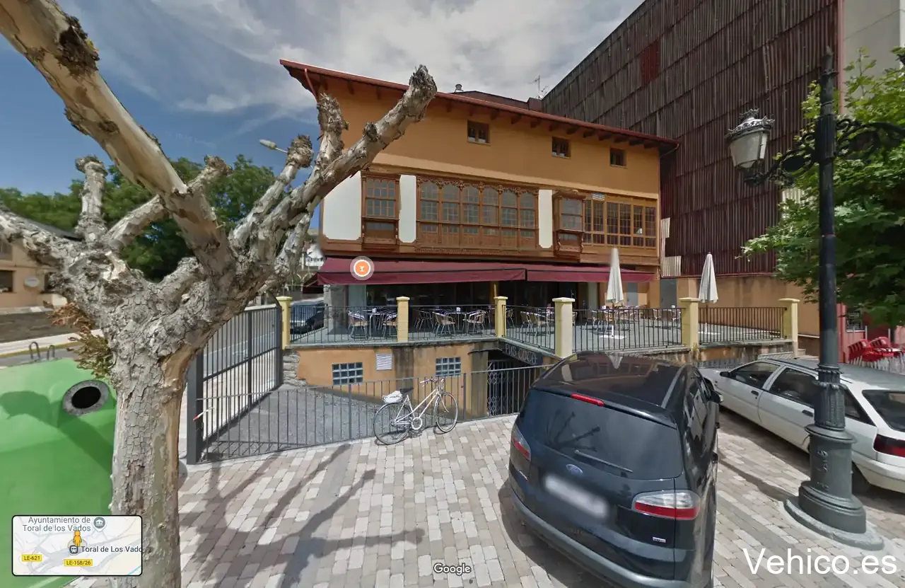Av. Santalla de Oscos, 2 Parking