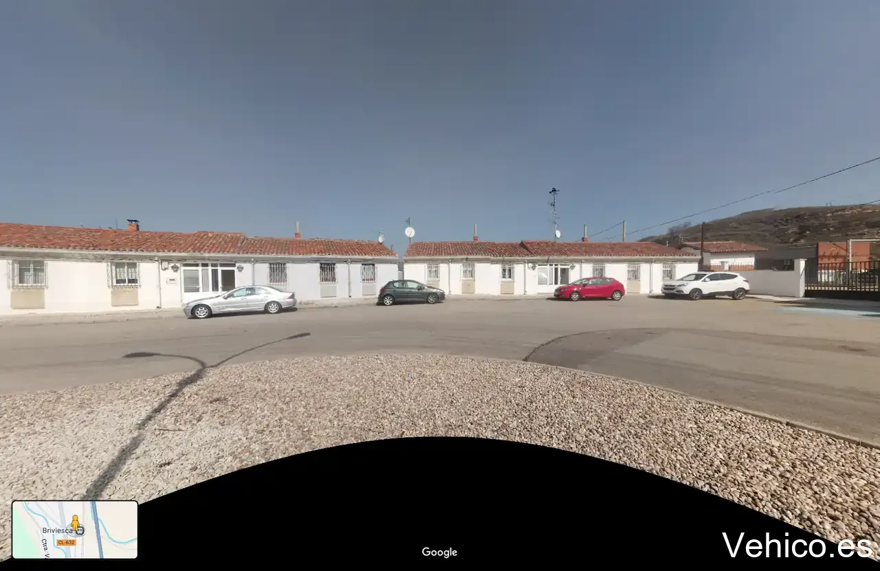 Av. Mencía de Velasco, 30 Parking