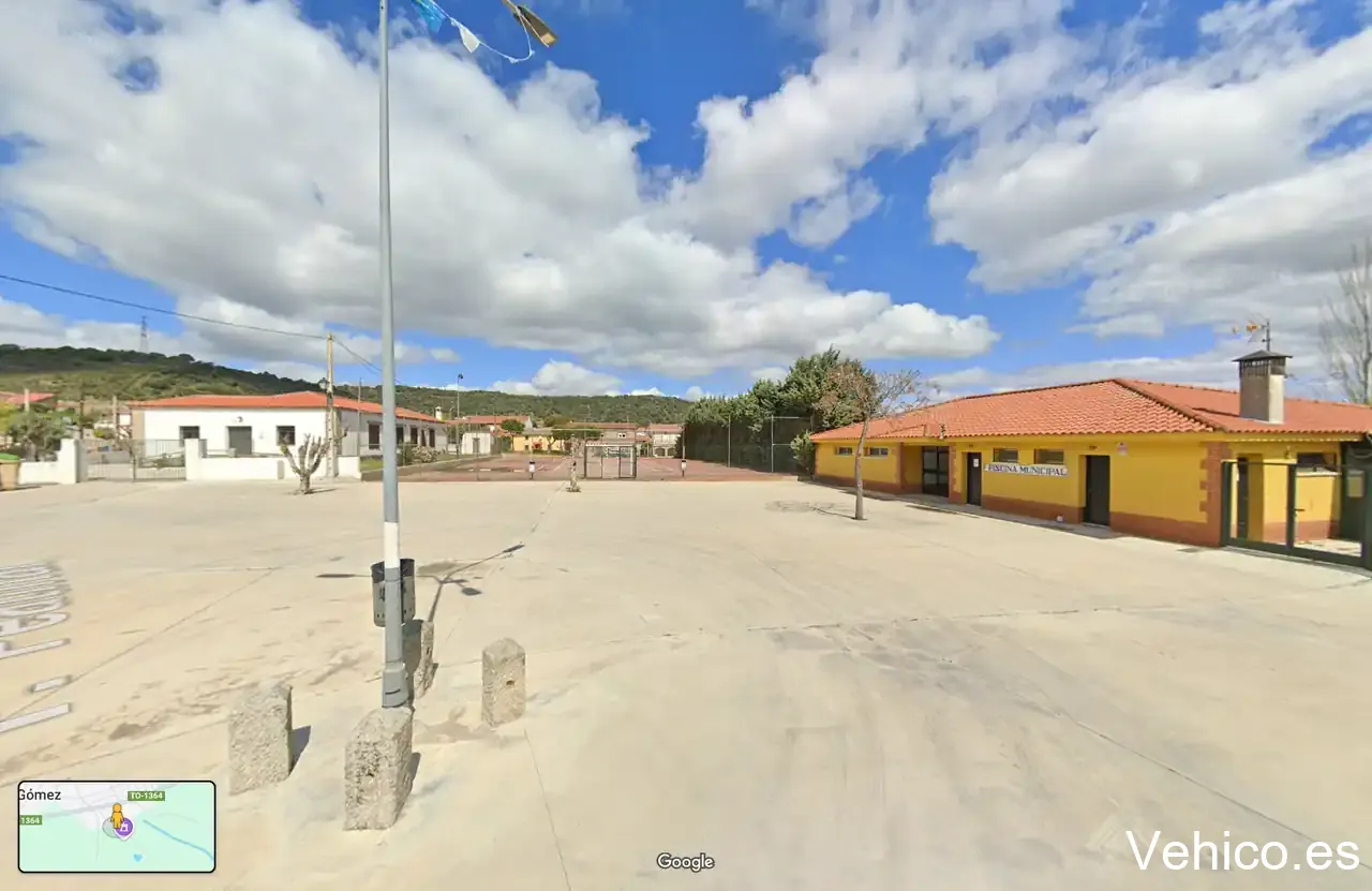 Piscina municipal y bar de la piscina