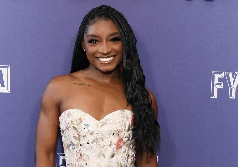 Simone Biles defiende a atletas trans tras polémica con Gaines