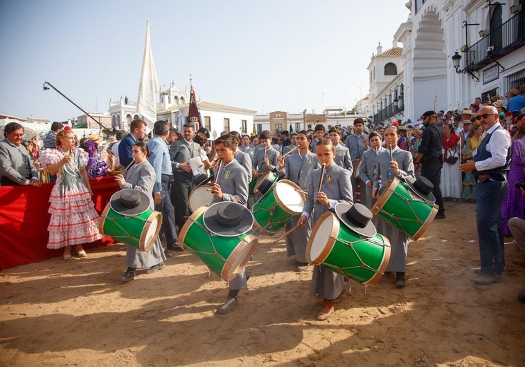 Pentecostés en El Rocío: Tradición, Fe y Devoción
