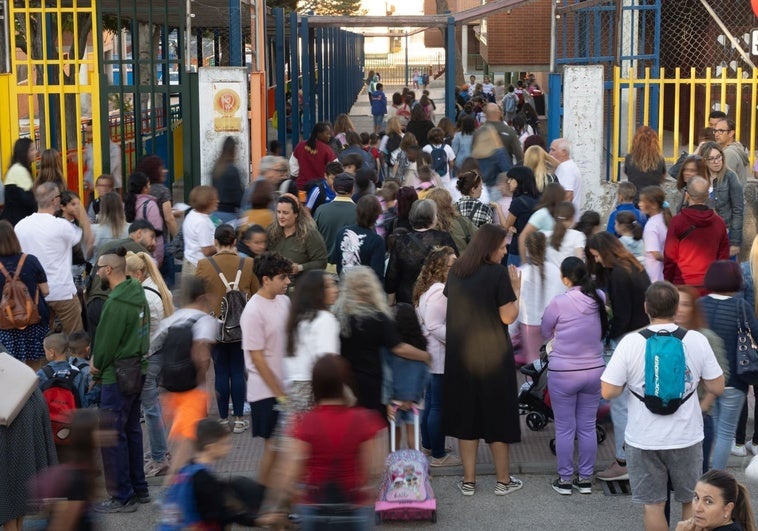 Revolución Digital: Firma Masiva en Escuelas de Madrid