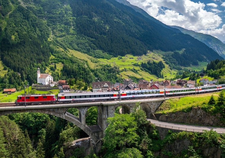 Viaje en tren por los Alpes Suizos: Una experiencia inolvidable