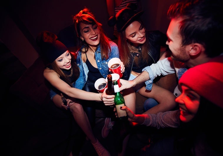 Sexo y Alcohol: ¿Por Qué el 50% de Jóvenes No Está Satisfecho?