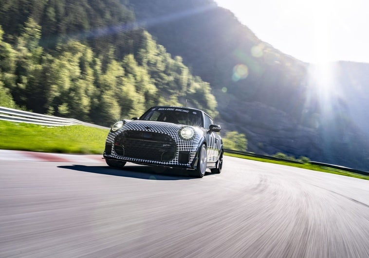 MINI y Bulldog Racing: Preparación Épica para Nürburgring 2025