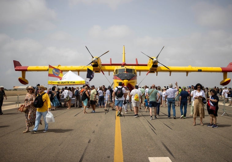 Felipe VI: Impactante Aniversario con la Patrulla Águila en Murcia