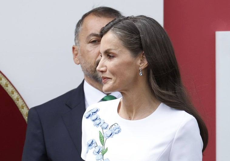 Reina Letizia deslumbra con vestido repetido de Carolina Herrera