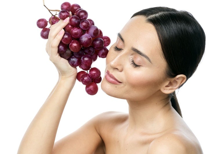 Uva en Cosmética: ¡Descubre sus Poderes Antiedad!