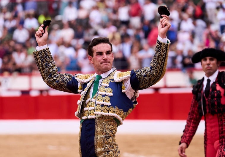 Fernando Adrián: Impactante Victoria en una Corrida Sin Prisa
