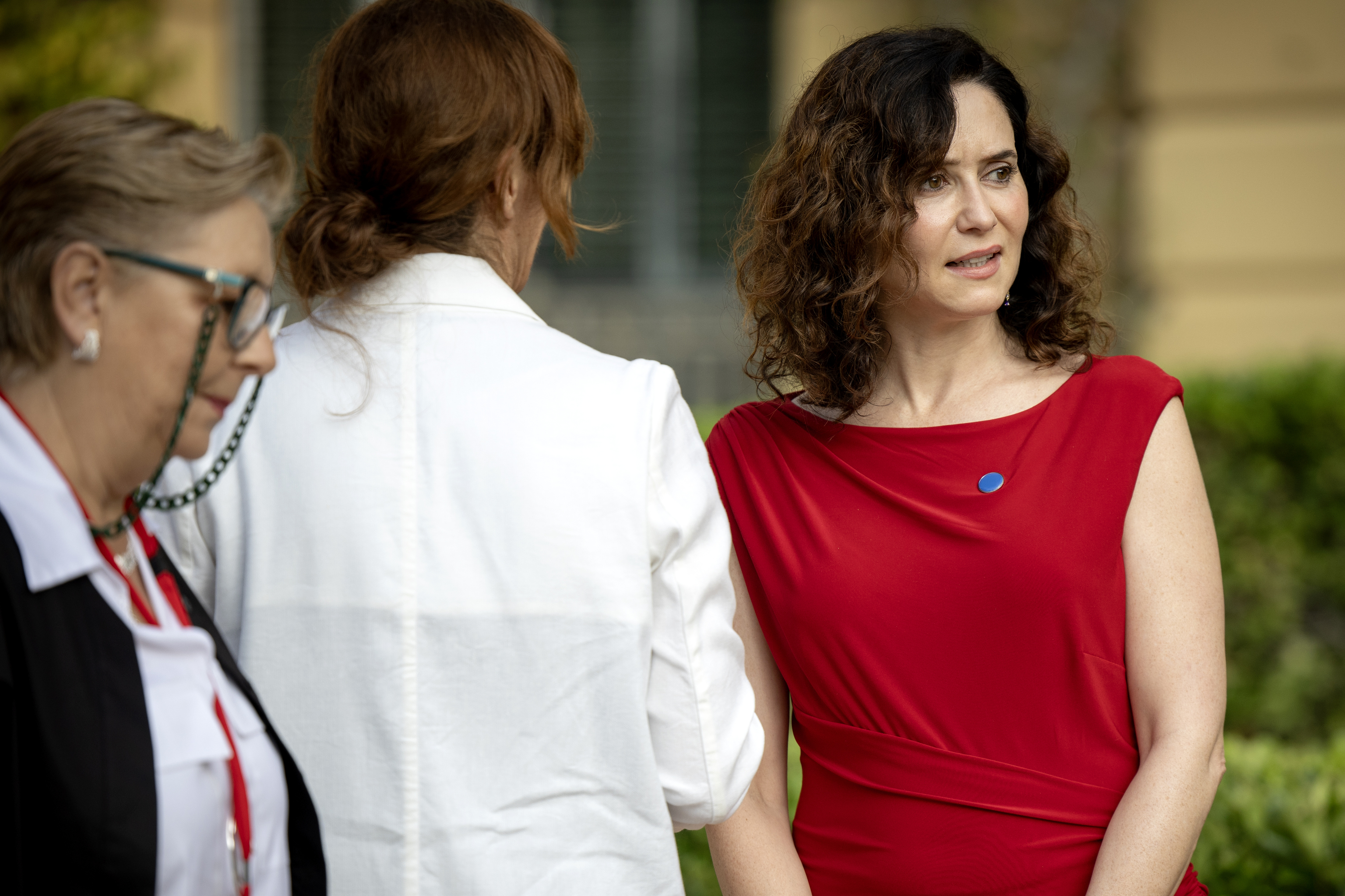 Ayuso vs Mónica García: Rivalidad Política en Auge para 2027