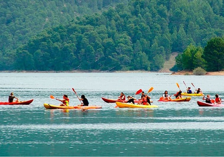 Descubre el secreto mejor guardado: Lago turquesa en Jaén