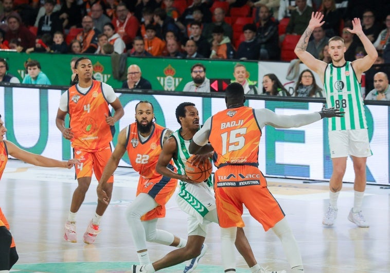 Baloncesto Sevilla: Oportunidad Dorada tras Renuncia del CB Morón