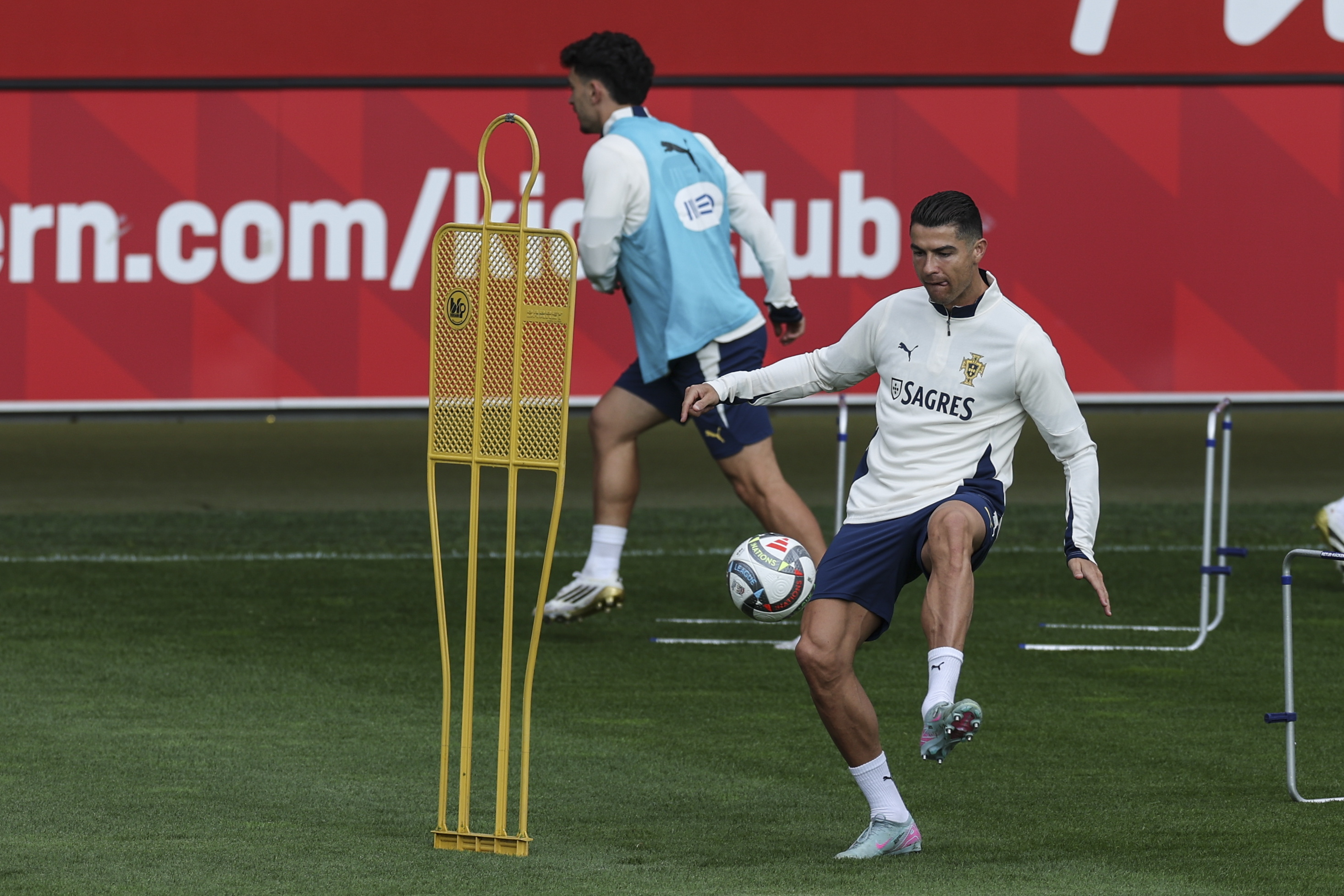 Cristiano: Renacimiento y Magia en su Reencuentro con España