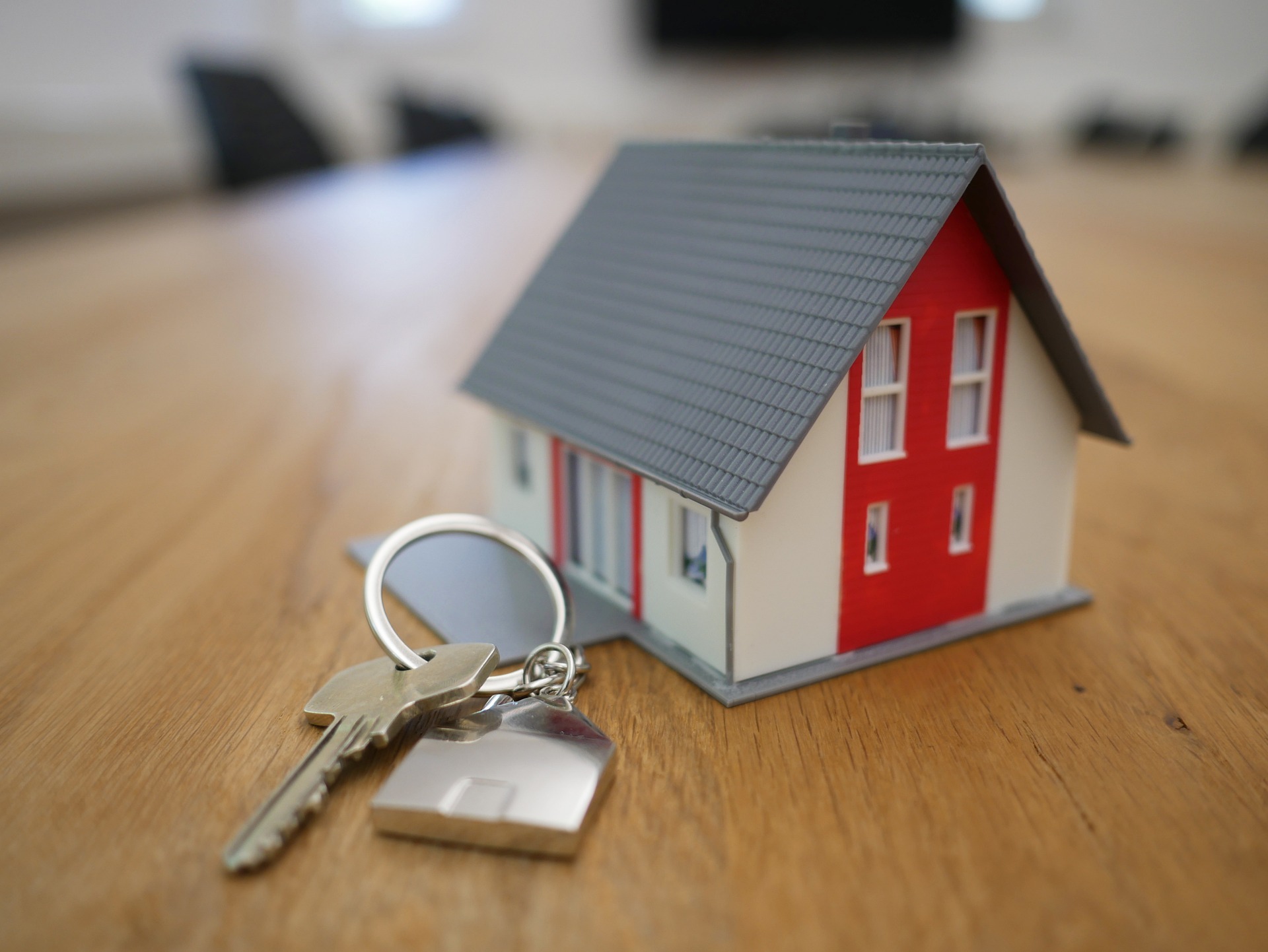 Descubre quién paga el IBI al comprar o vender una casa y cómo calcularlo fácilmente